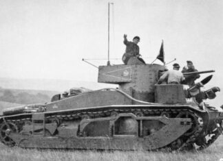 Medium Mark III: Britse middelzware tank 1928-1934 Britse Medium Mark III commandotank met radioapparatuur tijdens militaire oefening in de jaren 1930