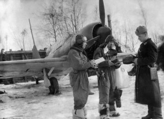Sukhoi Su-2: Sovjet verkennings- en bommenwerper WOII "Russisch gevechtsvliegtuig Sukhoi Su-2 tijdens missie in 1944, gebruikt door het 44e afzonderlijke luchtvaartsquadron in Valdoma."