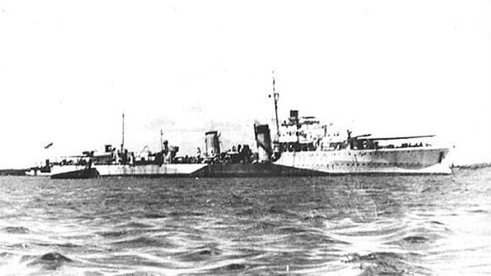 HMS Havelock in camouflage, 1942 HMS Havelock, Britse torpedobootjager, varend in camouflagekleuren tijdens patrouille in de Atlantische Oceaan, circa 1942.