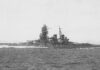 Slagschip Hiei van de Japanse Kongō-klasse in WOII Japans slagschip Hiei tijdens een volvermogenproef voor de kust van Tsukugewan, 5 december 1939, kort na modernisatie.