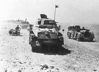 Slag bij Mersa Matruh 1942 en de opmars Panzerjäger-Abteilung 39 van 21e Pantserdivisie rukt op in Noord-Afrika, juni 1942, tijdens woestijnoperaties.