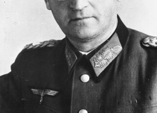 Hans Speidel generaal Duitsland NAVO Koude Oorlog Duitse generaal Hans Speidel in uniform, actief in Wehrmacht en Bundeswehr tijdens Tweede Wereldoorlog en Koude Oorlog