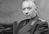 Adolf Heusinger, Holzminden 1897 en legerloopbaan Adolf Heusinger als Generalinspekteur van de Bundeswehr tijdens officiële functieperiode tussen 1957 en 1961 in uniform weergegeven