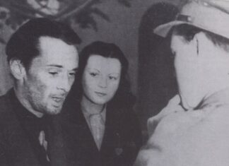 John Amery en Brits verraad in 1945 John Amery na zijn arrestatie door Italiaanse partizanen in Milaan in april 1945 met Alan Whicker op de achtergrond