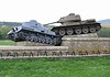 West-Karpatisch offensief 1945 in Slowakije Monument bij Dukla-pas in Slowakije met Duitse Panzer IV J en Sovjet T-34-85 ter herinnering aan de strijd van 1944