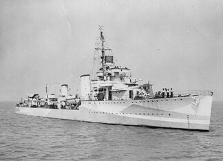 HMS Ambuscade: Britse destroyer in de Tweede Wereldoorlog Britse torpedobootjager HMS Ambuscade (I38) varend langs de kust tijdens operationele inzet in de Tweede Wereldoorlog.