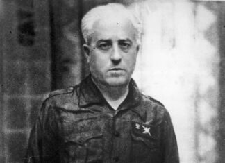 Juan Yagüe 1936 Badajoz en de Spaanse Burgeroorlog Portret van generaal Juan Yagüe in militair uniform uit de periode van de Spaanse Burgeroorlog