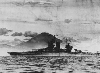 USS New Mexico BB-40 1918–1946 slagschip USS New Mexico BB-40 voor anker in Tokyo Bay met Mount Fuji op de achtergrond, eind augustus 1945