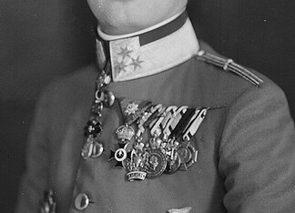 Karel I van Oostenrijk en het einde van de monarchie Portret van keizer Karel I van Oostenrijk in militair uniform met onderscheidingen tijdens de Eerste Wereldoorlog