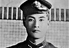 Yukio Seki en de aanval op USS St. Lo Yukio Seki kort na zijn huwelijk in juni 1944, gekleed in uniform als luitenant van de Japanse Keizerlijke Marine.