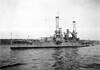 USS Michigan (BB-27): geschiedenis en ontwerp Historische foto van slagschip USS Michigan met zware geschutstorens en de karakteristieke vakwerkmasten duidelijk zichtbaar.