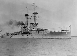 Delaware (BB-28): dreadnought en oorlogsdienst USS Delaware (BB-28), gezien vanaf de stuurboordboeg in de Baai van Guantánamo op 1 januari 1920 tijdens haar actieve dienst.