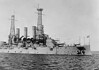 USS Rhode Island (BB-17): bouw en geschiedenis USS Rhode Island (BB-17), gefotografeerd rond medio 1910, met de geschutstorens, schoorstenen en kooimast, duidelijk zichtbaar.