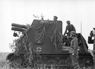 15 cm sIG 33 op Panzer I uit 1940 15 cm sIG 33 (Sf) op Panzer I-chassis tijdens inzet aan het Oostfront in Rusland in 1942.