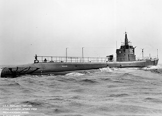 USS Sealion (SS-195): verlies bij Cavite in 1941 SS Sealion (SS-195), a Sargo-class submarine, photographed at sea in October 1939 before entering active naval service.