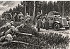 Lichte Divisie in mei 1940: opbouw en oorlogsinzet Nederlandse militairen liggen tussen de heide met geweren en een zware mitrailleur naast een dennenboom.