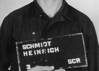 Ernst Heinrich Schmidt: SS-arts en zijn processen Haftbogenfoto van SS-arts Heinrich Schmidt, beklaagde in het Dora-proces en het Majdanek-proces.
