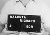 Richard Walenta: gevangene en Kapo Haftbogenfoto van Richard Walenta, gevangene nummer 6850 in Buchenwald en later Lagerältester in Ellrich-Juliushütte.