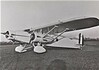 Caproni Ca.133: transportvliegtuig en bommenwerper Caproni Ca.133 op een vliegveld, met drie motoren, een hooggeplaatste vleugel en een vast landingsgestel.
